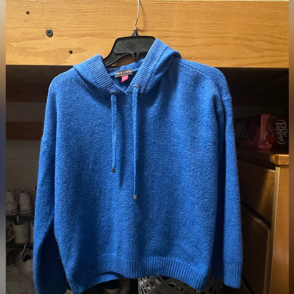 VINCE CAMUTO blue sweater with hood size S